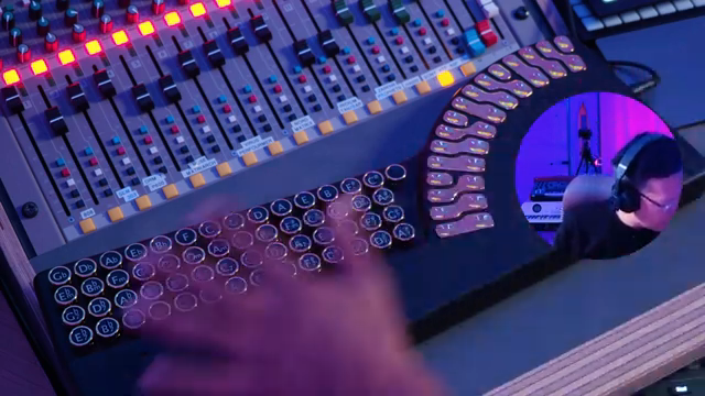 Rapid Flow packt aus: Neoharp im Studio-Check – Chords für alle!