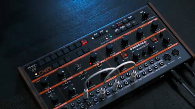 Anton Anrus Toxic Flux: Behringer Grind-Patterns, die wie ein Presslufthammer reinhauen
