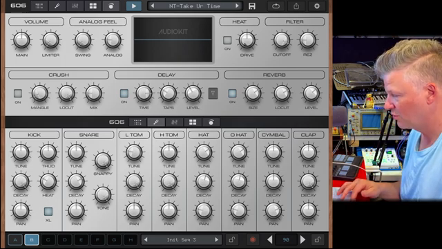 Nu-Trix The Synth Guy wirbelt den Super 606 auf: Keine Drum Machine für Omas Wohnzimmer