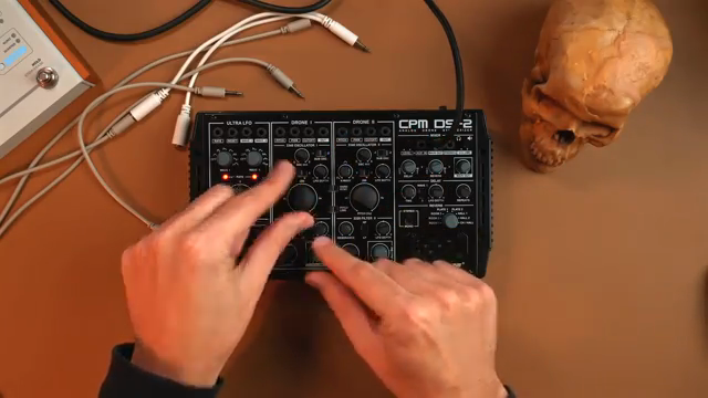 Lassen Sie mich Sie alle in das Kaninchenloch des Wahnsinns führen, in das ich mit diesem Synthesizer hinabsteige.