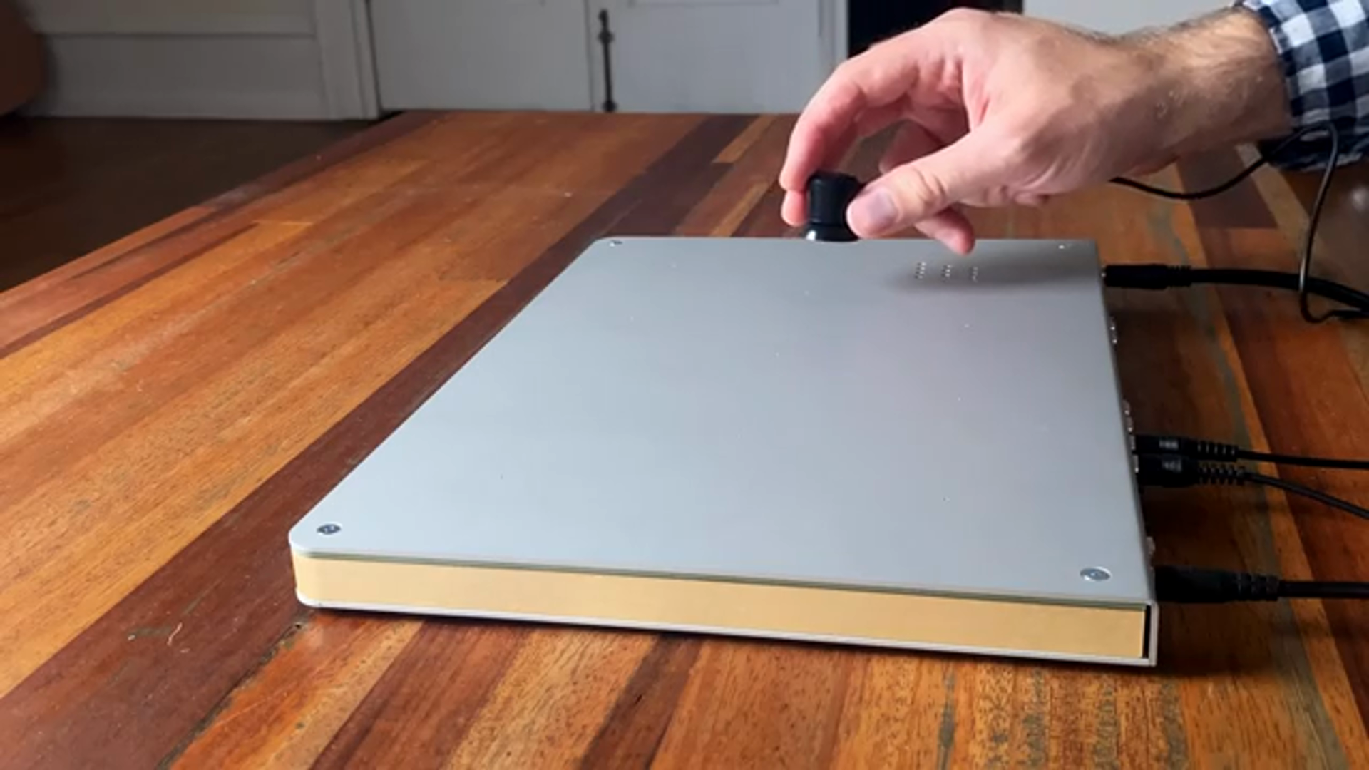 Bis jetzt fühlt sich das Spielen dieses Instruments überraschend intuitiv an.