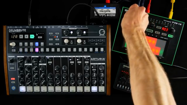 Komprimieren Sie Snare und Clap für zusätzlichen Snap.