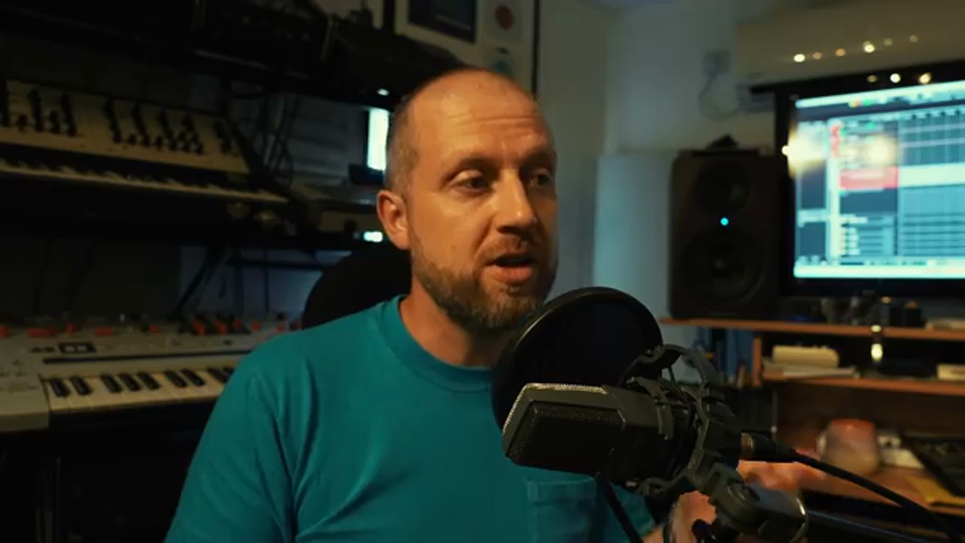 Man kann hören, dass es den Klang deutlich verbreitert und verdichtet.