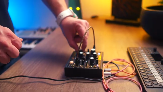 Wenn du die Seashell einfach als MIDI-Gerät in deiner DAW deaktivierst, verschwindet das Glitching sofort.