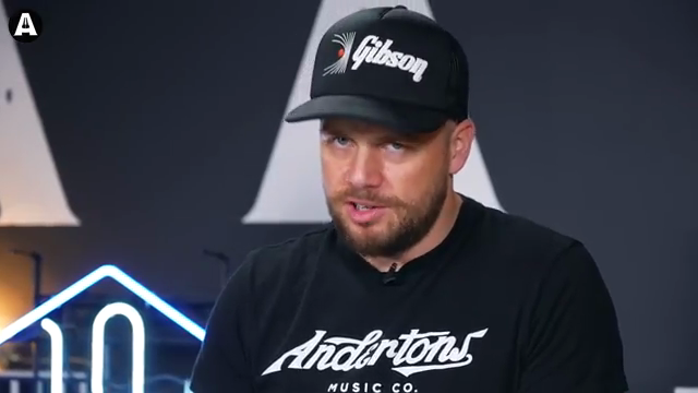 AndertonsKeyboardDept wirft einen Synth-Battle Royale