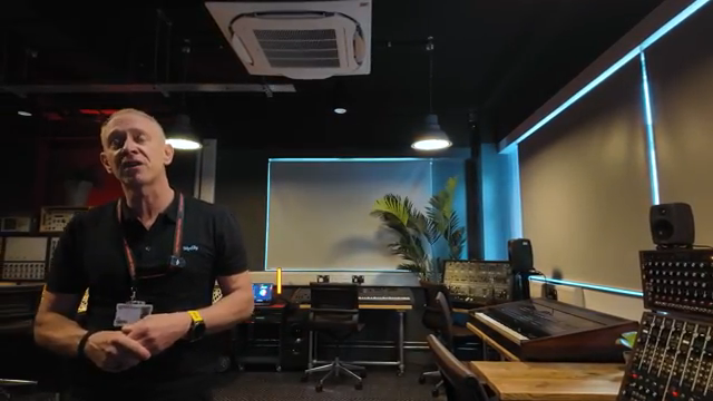 Er hatte den Punkt erreicht, an dem er erkannte, dass er nicht jeden Morgen aufstehen und diese einschalten und Musik damit machen würde.