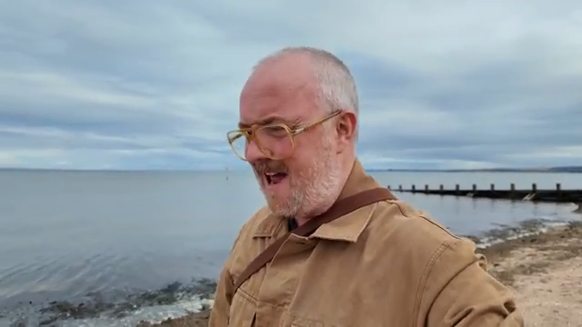 Ding ist, als ich 18 war, sagte ein Kompositionslehrer, ich könnte es nicht, weil ich keine Musik lesen konnte.