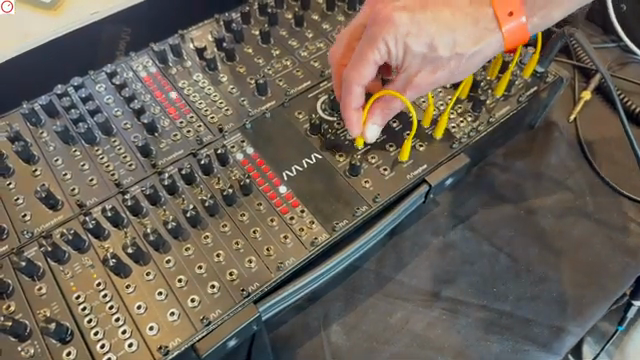 Dies ist eine interne Verbindung, aber Sie können dies in beliebiger Weise verbinden, die Kontrolle über die Polarität des Feedbacks haben.