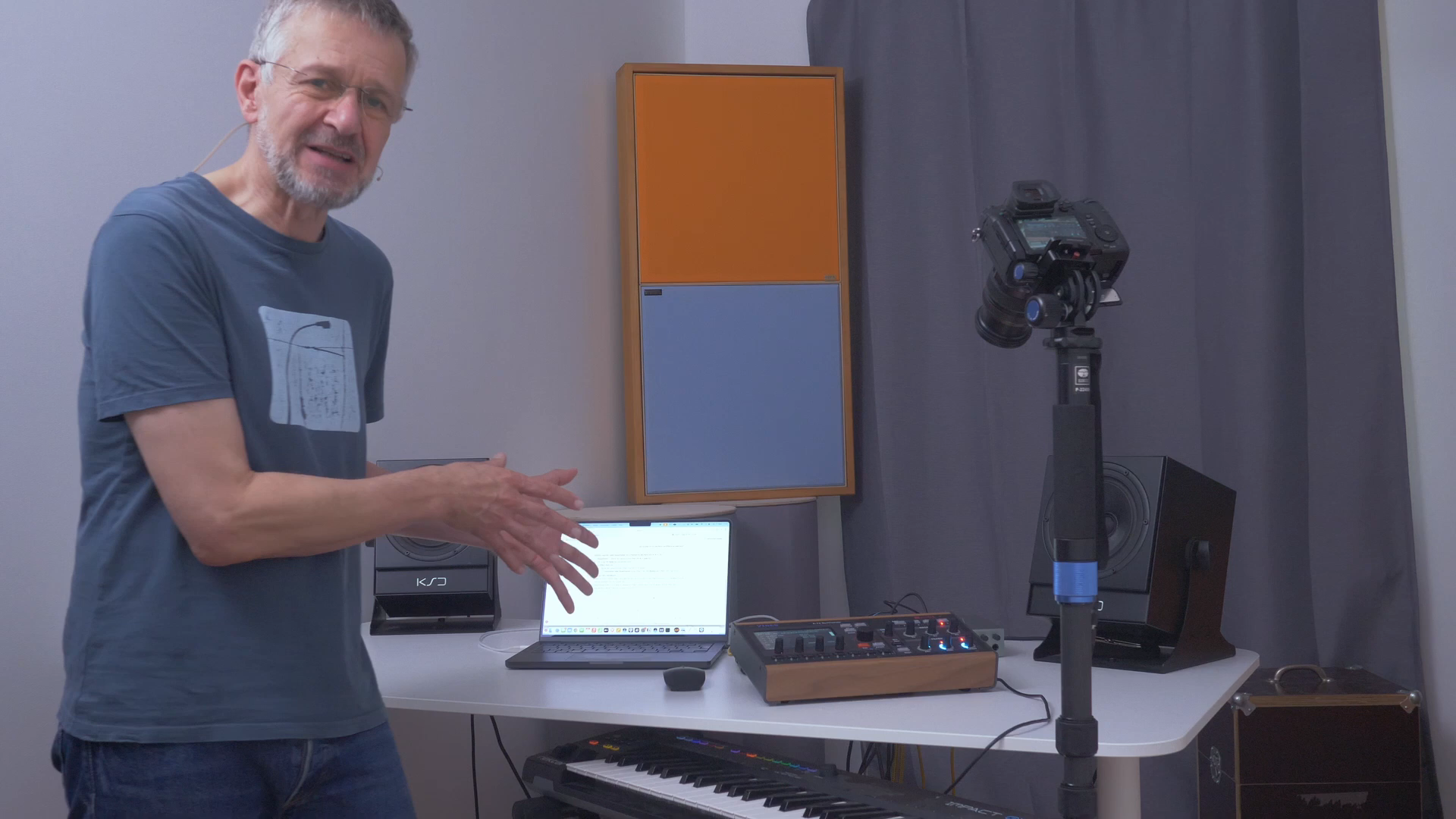 Ein Quick Setup Guide fehlt, ein Manual liegt auch nicht dabei.