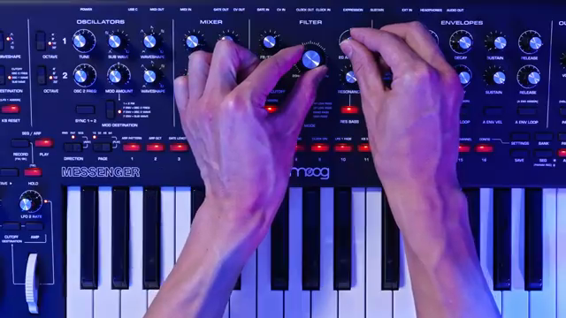 Wenn du Res Bass einschaltest, wird das vollständig kompensiert und dann kannst du die Resonanz nach Belieben setzen.