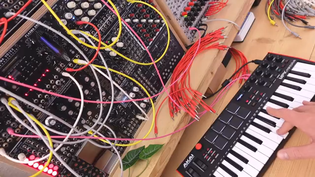 Verzerrung ist ein großartiges Werkzeug, um Klänge zu zerstören und Synths und Percussion in ein völlig anderes Gebiet zu bringen.