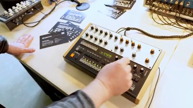 Bonedo-Synthesizers Taucht in das Vermona DrumDing Ein