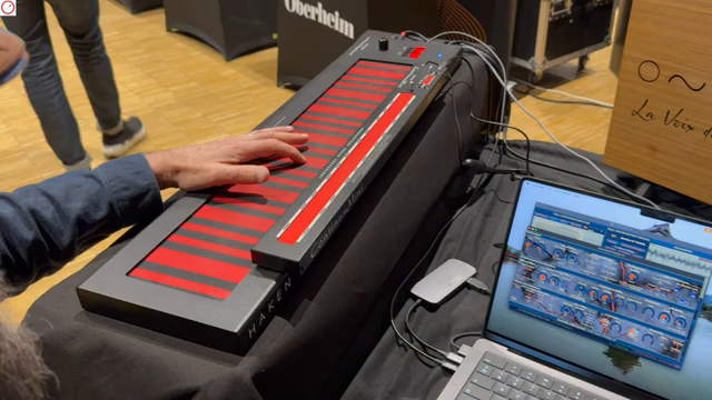 Wir sprachen über den Chipmunkeffekt, hier gibt es keinen Chipmunkeffekt, weil es eine Formantkorrektur gibt.