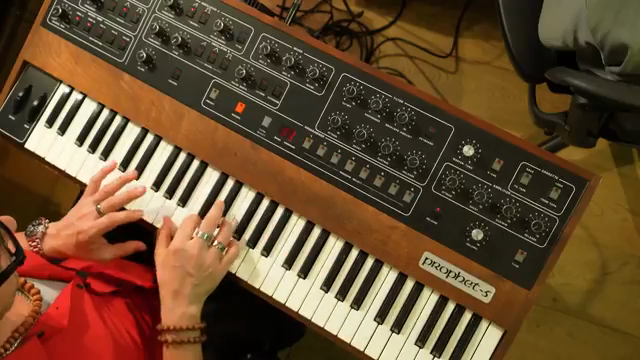 Ich denke, es könnte etwas gedämpfter, vielleicht geschlossener sein.