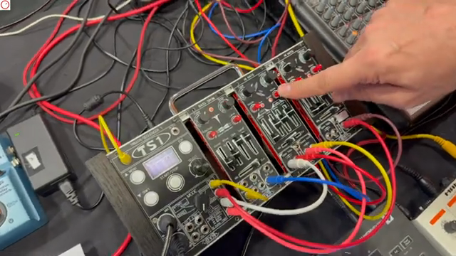 es ist eine vollständig analoge Stimme