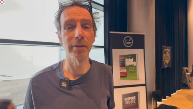 Es ist eine Tastatur, die Sie abnehmen können.