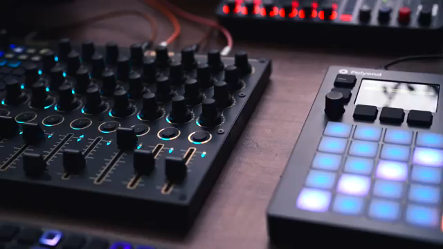 Er bietet ein Maß an präziser Kontrolle und Raum für Kreativität, das ich nur mit dem Octatrack vergleichen kann, aber ohne die schwere…