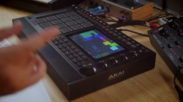 ...triggert Clips, nimmt sie ins Arrangement auf und zeichnet dann auch das Live-Audio...