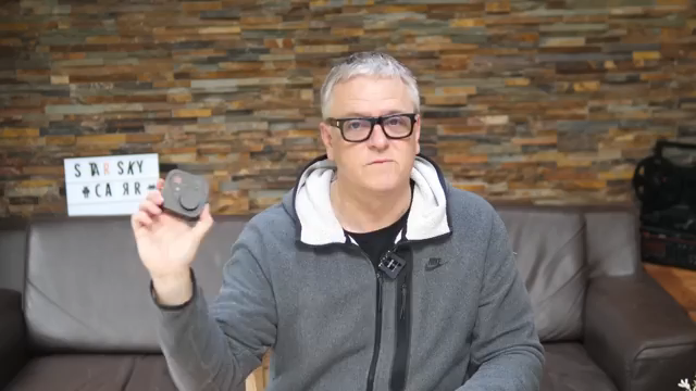 Das ist das ARC-Studio. Es sitzt zwischen dem Interface und den Monitoren und das war's auch schon.