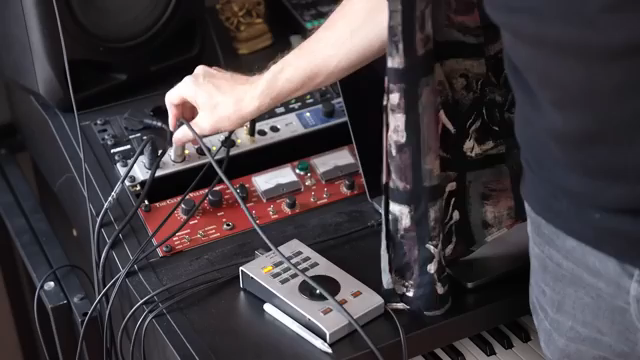 wir müssen nicht mal singen, sondern das Wichtigste ist, dass wir das aus einem Vokallaut herausschnipseln