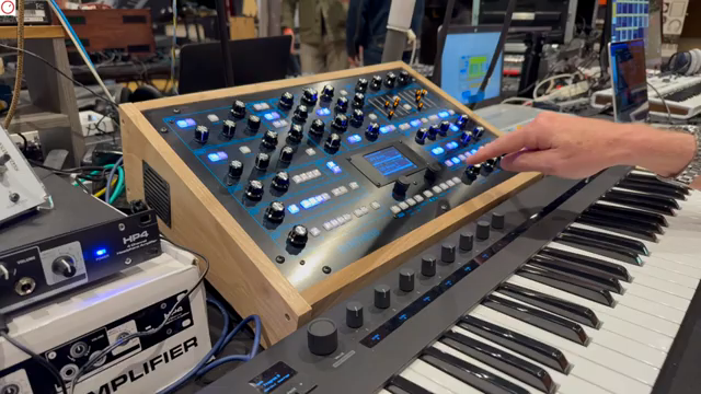 synthanatomy bringt den Beat mit dem SYNTHR10