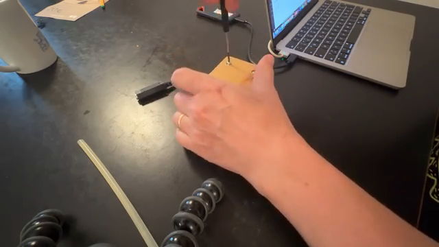 Wie üblich kann man bei allem schnell 80% erreichen, aber die letzten 20%, die ein Instrument wirklich gut machen, ja, das ist das Können…