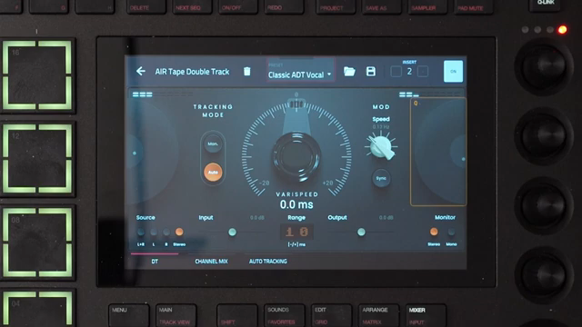 Wenn du Kopfhörer trägst, kannst du wirklich hören, wie das viel breiter wurde und sich einige Sounds nach rechts und links ausbreiten –…
