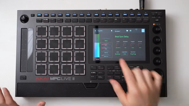 Das würde tatsächlich wahrscheinlich besser auf dem Drum-Submix klingen, das würde den Drums einen kleinen Delay geben.