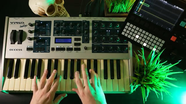 Zusätzlich zu den Standard-Sägezahn-Quadrat-Sinuswellen ermöglichte dieses hybride Ansatz es, alles von fetten Bässen bis zu einzigartigen…