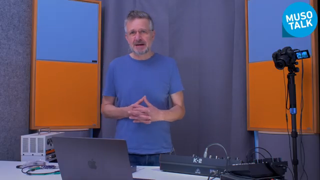 Ein semi-modularer Synthesizer, der ist im Prinzip schon mal so weit vorverdrahtet, dass wenn man ihn anschließt, sofort ein Sound…