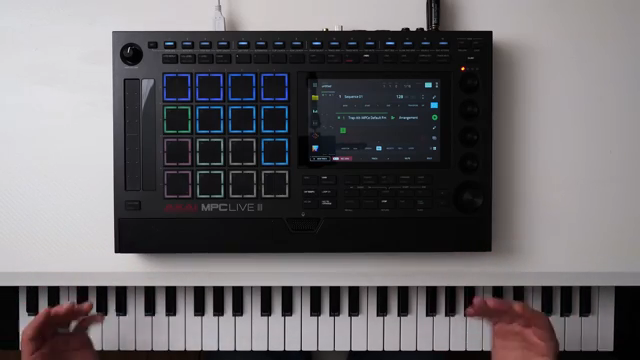 es hat auch wirklich großartige Instrumenten-Plugins, sodass Sie Keyboards und Synthesizer und Bass-Sounds aufrufen können.