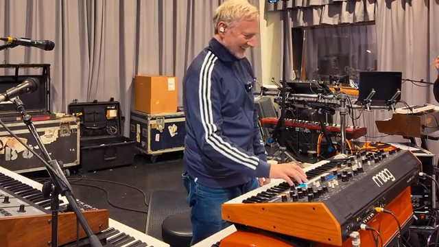 Es ist ein wirklich schöner Synth, macht richtig Spaß.