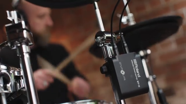 Der WT-10 verbraucht nur dann Batteriestrom, wenn er tatsächlich triggert, sodass die Batterien in den meisten Anwendungen bis zu sechs…