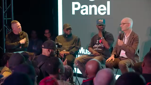 Das war in vielerlei Hinsicht so viel besser als das, was ich 1988 gebaut habe. Aber es hat trotzdem das ursprüngliche Interface geehrt und…