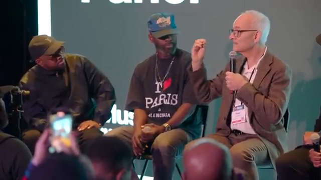 Ich glaube, sie denken an die Songs, die ihr alle geschaffen habt, und es erinnert sie an ein gutes Gefühl, das sie wegen der Qualität der…