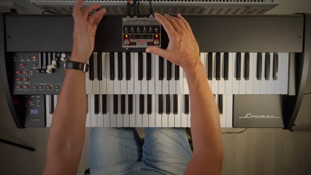 Es ist eine wunderschöne Metallbox mit sehr glänzender Spiegeloberfläche.