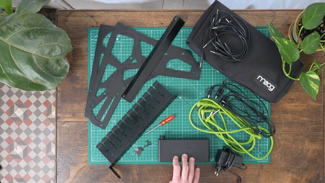 Das Kit enthält außerdem einen Vierkanal-Summing-Mixer, um Ihre drei Instrumente zusammenzumischen und sie mit Strom zu versorgen, sodass…