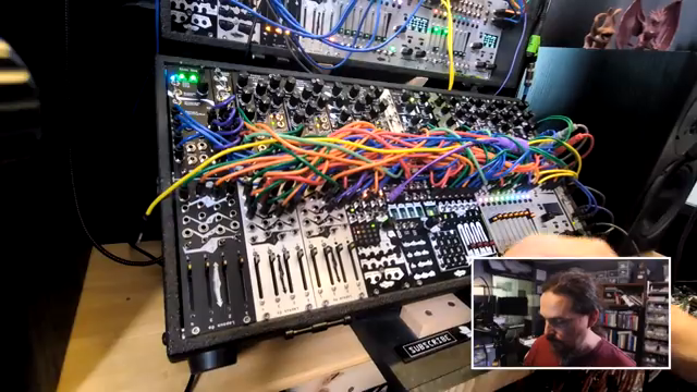 Es gibt tatsächlich sechs Stimmen in diesem Case, was ziemlich ausgeklügelt ist, denke ich, für so ein kleines Case.