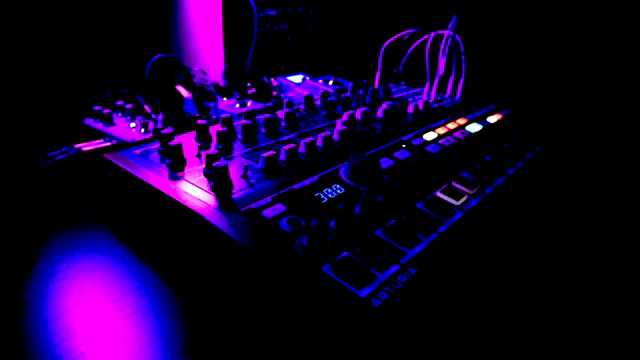 um den Spaß am Patchen zu haben, ohne die Entscheidungsparalyse, die ein vollmodularer Synth manchmal auslöst.