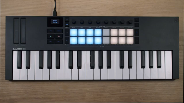 Chord map gibt dir ein Raster aus acht Akkorden auf den blauen Pads, und du kannst mit Adventure und Explore durch die große Auswahl an…