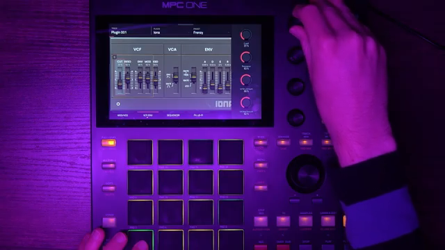 Gabe Miller Music testet das MPC Iona Plugin: SH-101-Vibes, kein Acid nötig