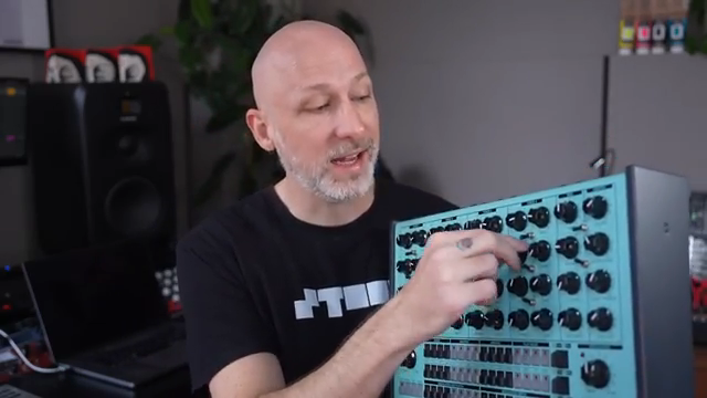 Sie sind super direkt. In gewisser Weise kann dieses Ding viel weniger als der Analog Rytm, weil die ganze Interaktivität direkt an der…
