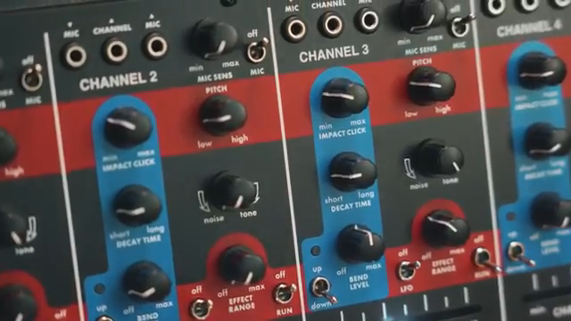 Eine originalgetreue Nachbildung eines der allerersten Drumsynths, die die Revolution der synthetischen Drums in der populären Musik mit…