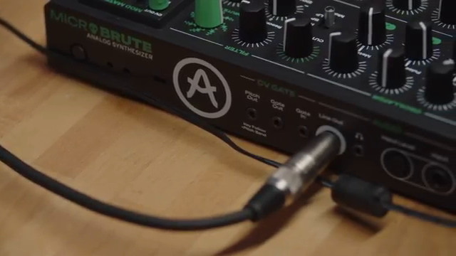 Rückseite und Patchfeld bieten CV-, Gate-Ein- und Ausgänge, Audioeingang zum Durchschleifen externer Quellen durch den Filter, USB- und…