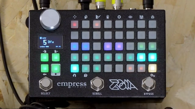 Auf diesem Pedal habe ich einen Patch mit drei parallelen Effekten erstellt: einem Ping-Pong-Delay, das von Gate A von Ustas Track 4…