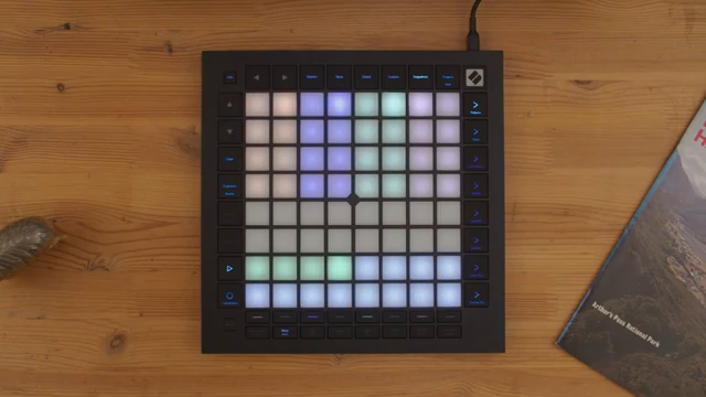 Es wirkt kontraintuitiv, dass das Weglassen von Elementen Energie hinzufügt, aber weil wir das Ende der Phrase geleert haben, können Bass…