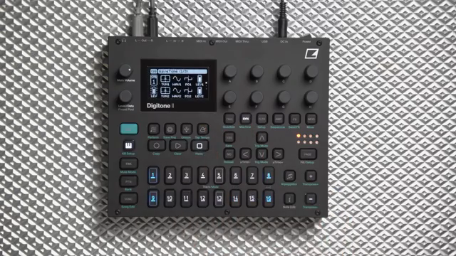Wavetone ist ein Zwei-Oszillator-Synth mit super flexiblen Waveshaping-Möglichkeiten.