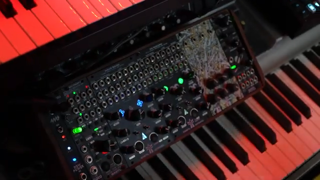 Dieses Citadel Sample Pack ist im Grunde eine Sammlung von Sounds, die ich in diesen eher improvisierten Sessions nützlich finde.