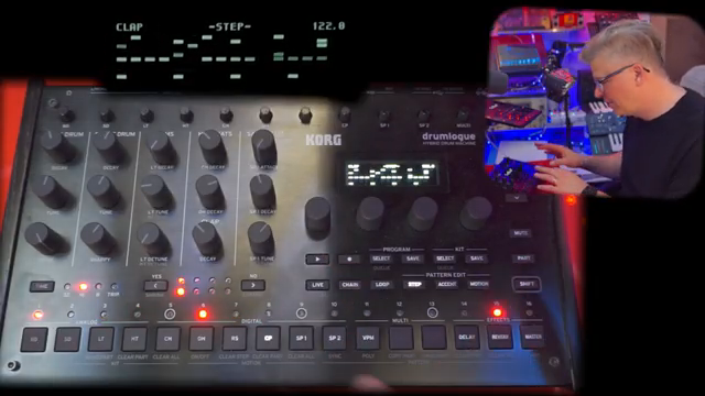 Es ist noch kein Poly-Mode, tatsächlich wird jedes Mal neu getriggert, wenn das Master-Pattern bei 16 ist. Wenn du Poly aktivierst und…