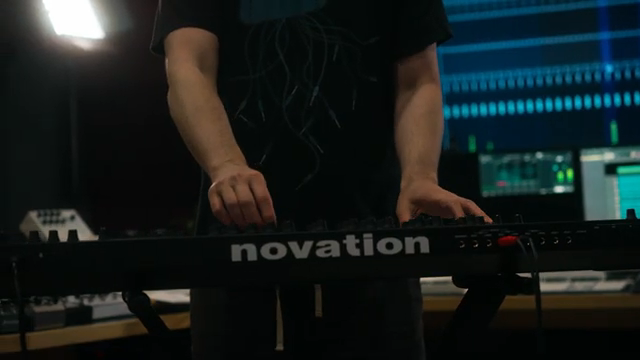 Man kann tatsächlich einen Patch programmieren, der jedes Mal, wenn man dieselbe Taste drückt, etwas anderes ausgibt.